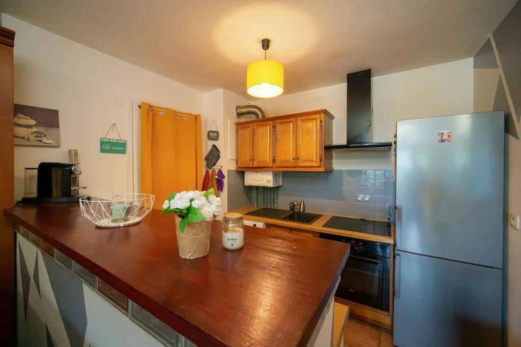 Appartement Tout Equipe Terrasse Et Parking Prive Marsilia Exterior foto